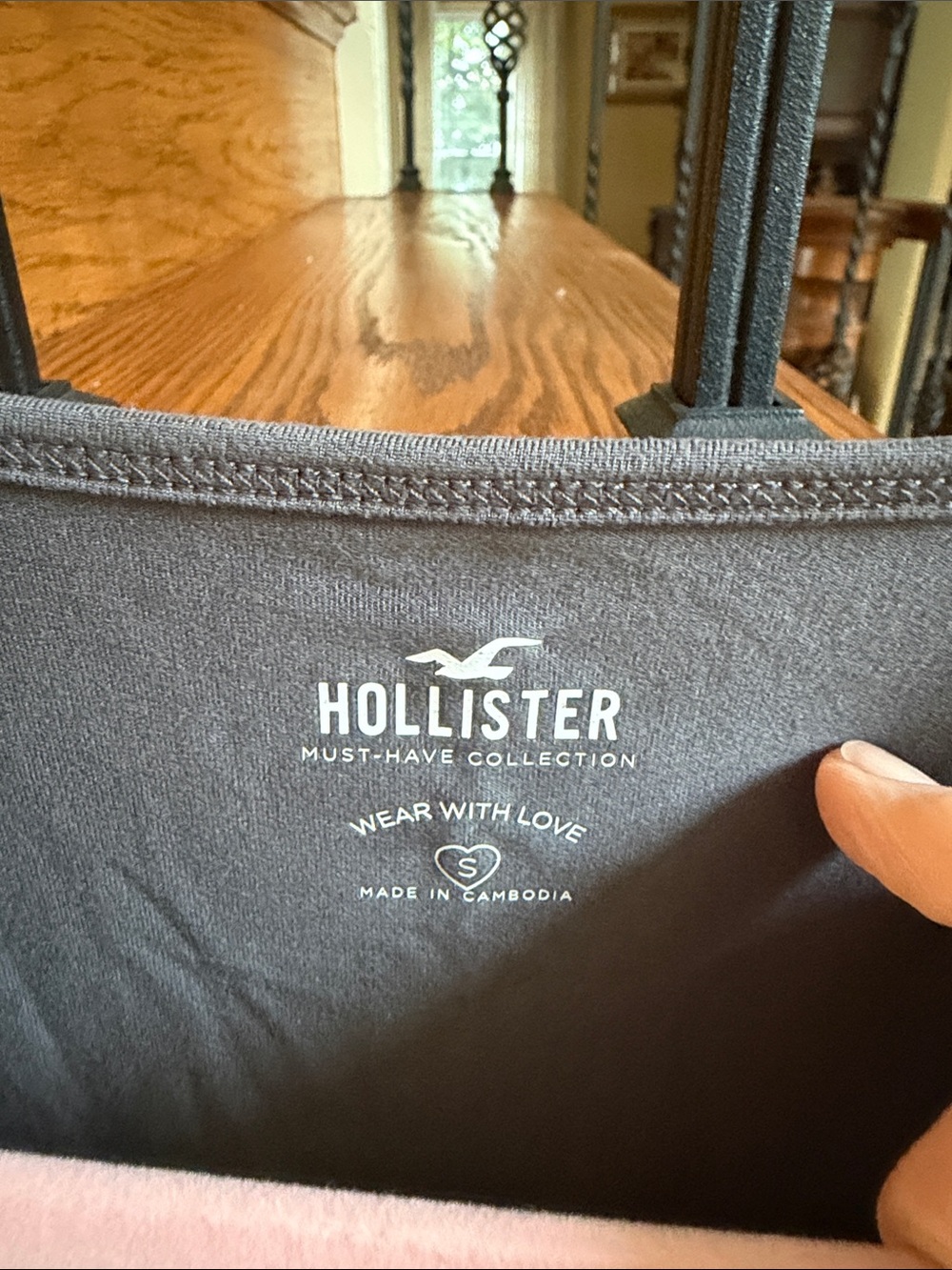HOLLISTER Crop Top - Picture 2 of 6